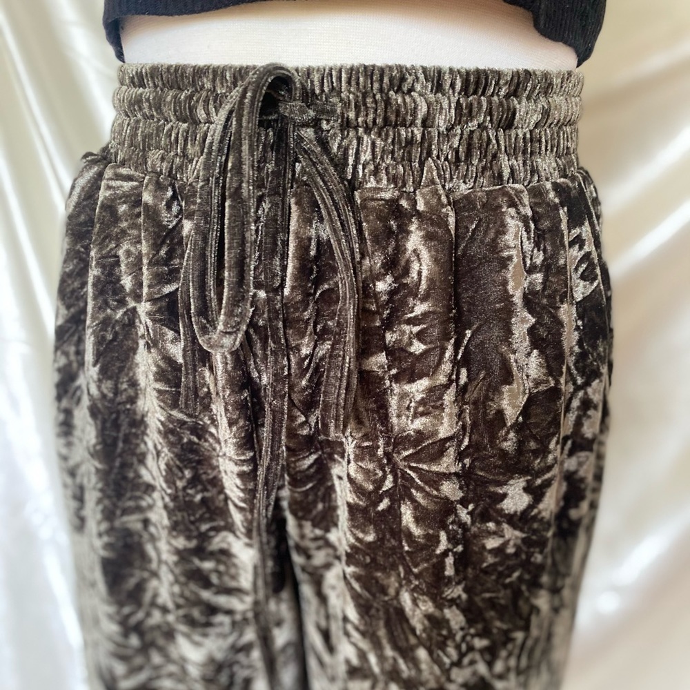 Green Olive Loose Pants - Picture 2 of 8